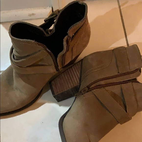 EUC Guess brown booties - Picture 4 of 7